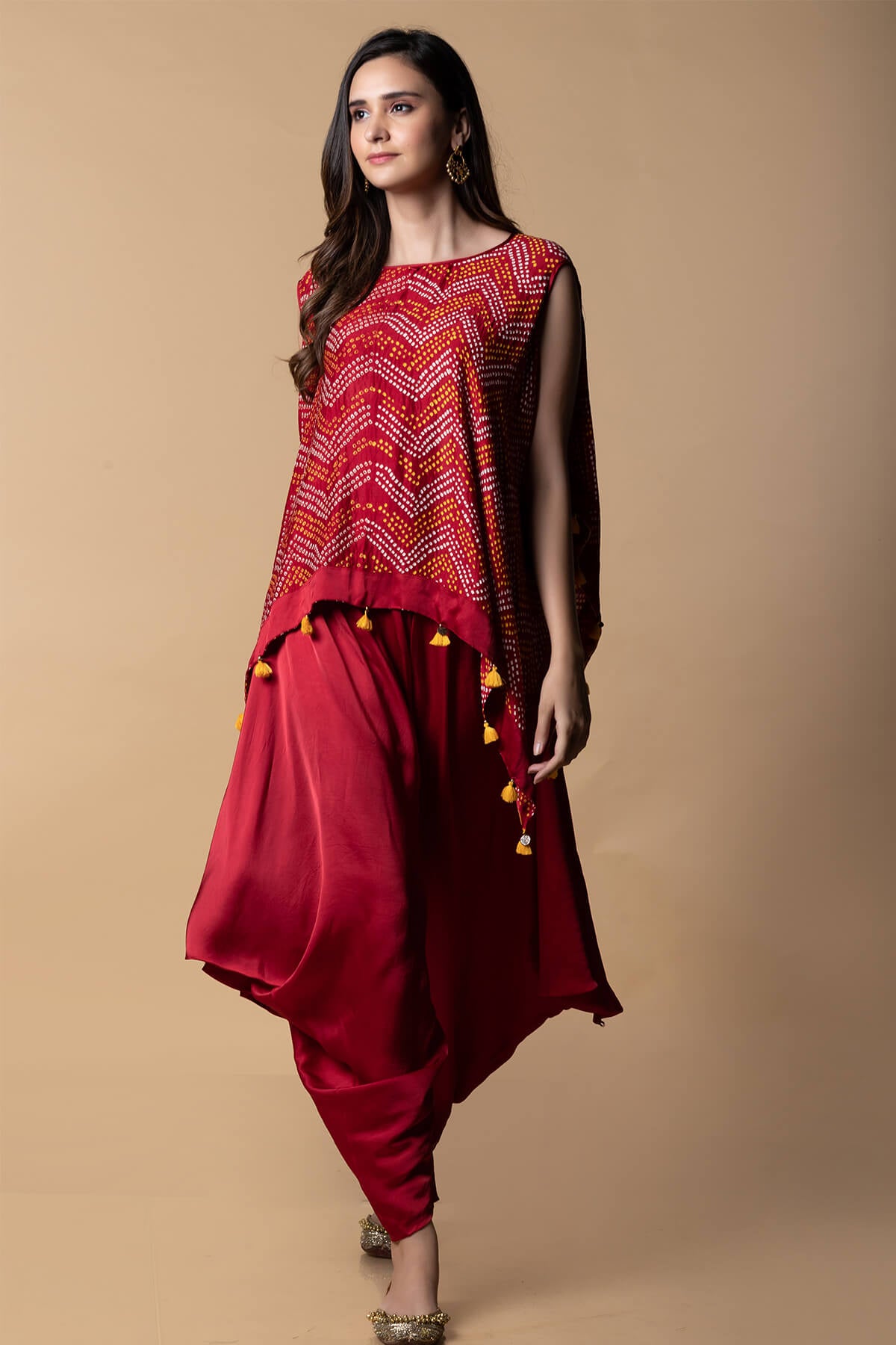 Sleeveless Bandhni Top And Dhoti Set