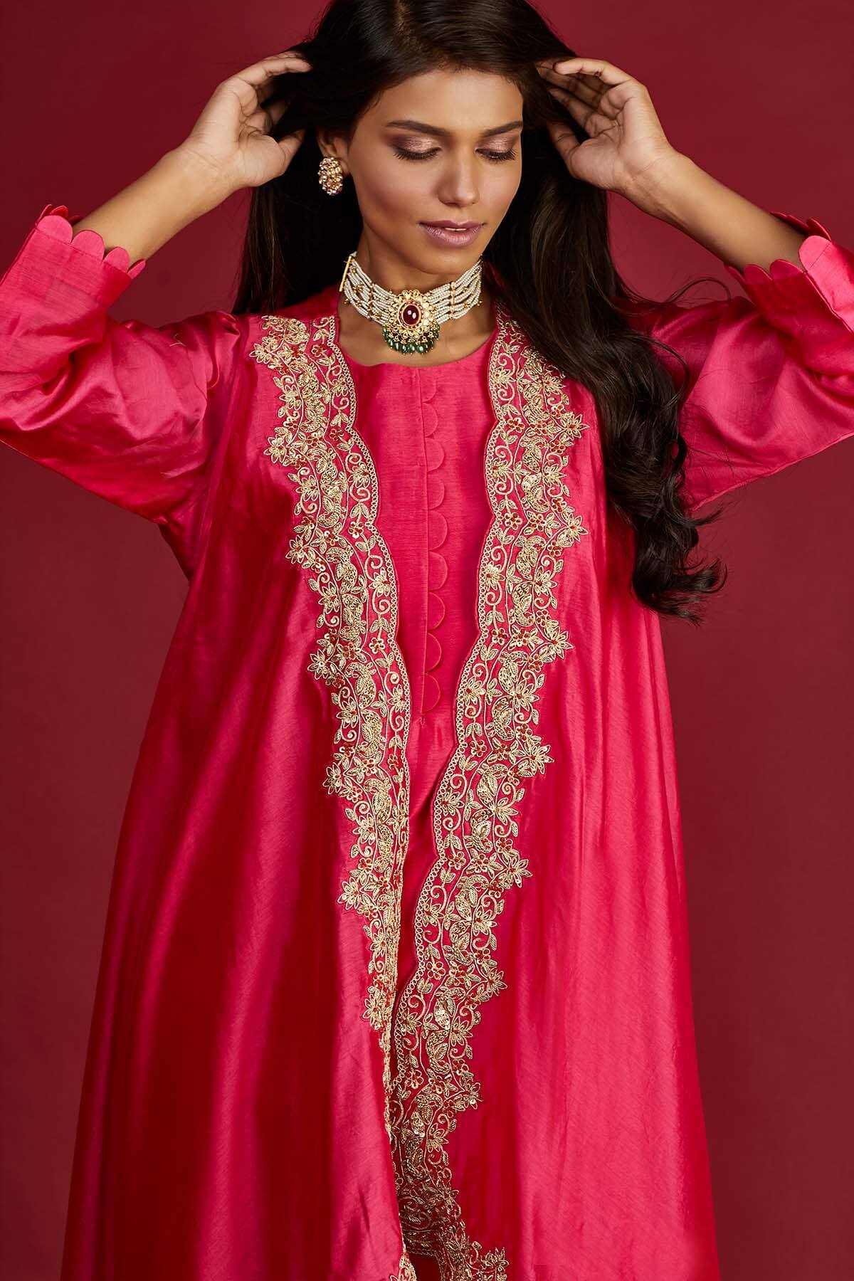 Straight kurta set with scalloped cape