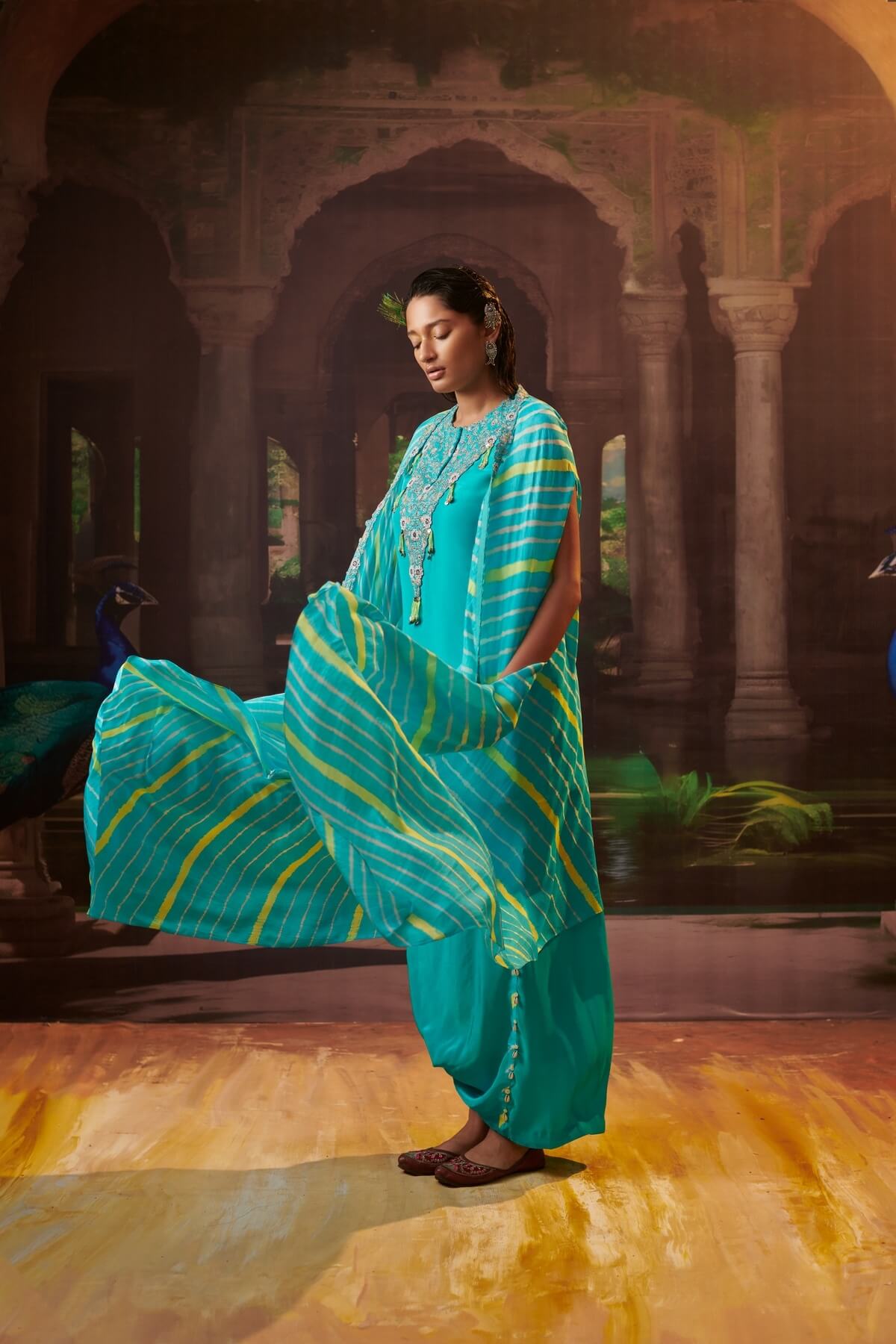 Leheriya Cape Set With Kurta And Dhoti Skirt