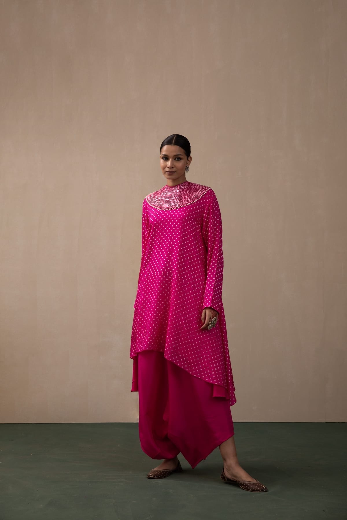 Bandhni Top With Mirror And Pearl Collar