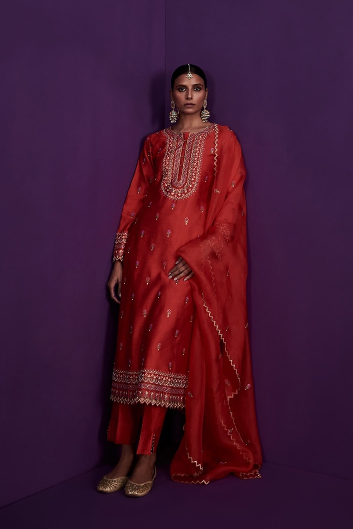 Straight Kurta Set With Zari Embroidery