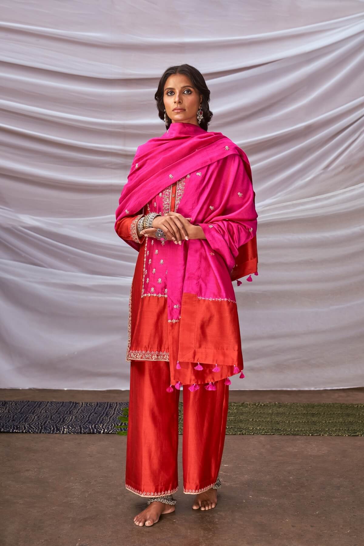Women Rayon Red Bandhej Straight Kurti with Pant Kurta Sets