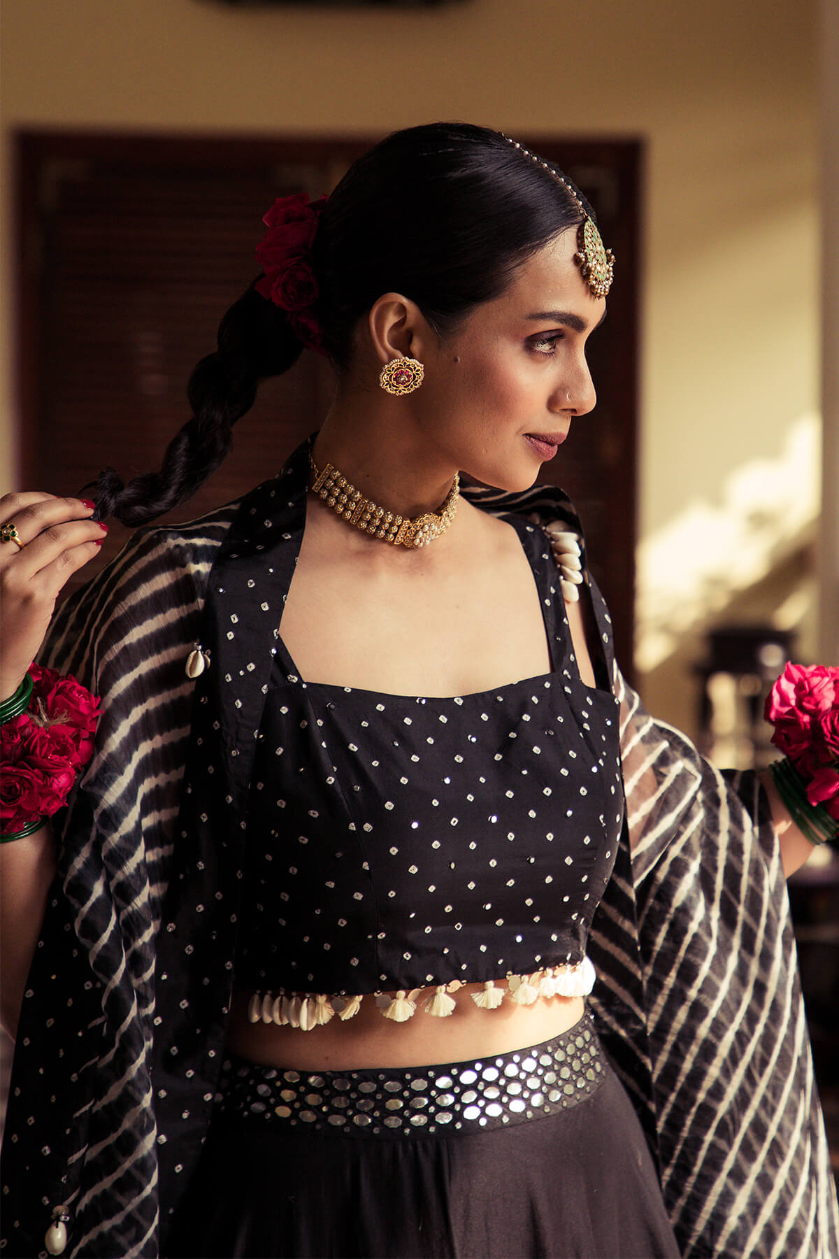 Black lehenga with heavy stunning gold Indian traditional jewellery | Black  lehenga, Traditional jewelry, Women